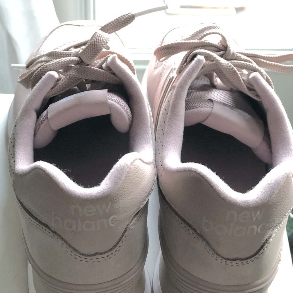 New Balance Vintage Style Sneakers - Picture 3 of 6
